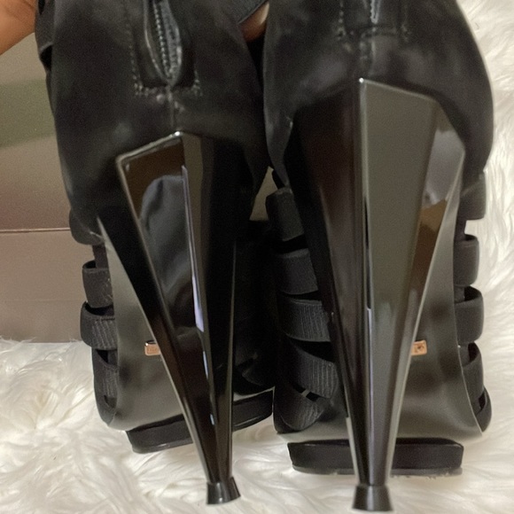 Gucci Heels! - Picture 3 of 6